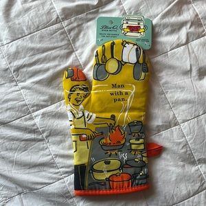 Blue Q Oven Mitts / Brand New